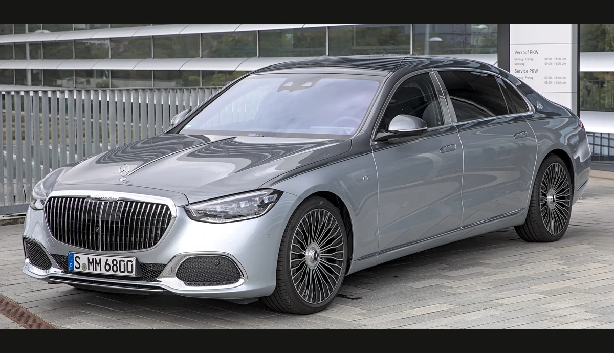 صورة فوتوغرافية لسيارة Mercedes-Maybach S 680 من جيل Z223